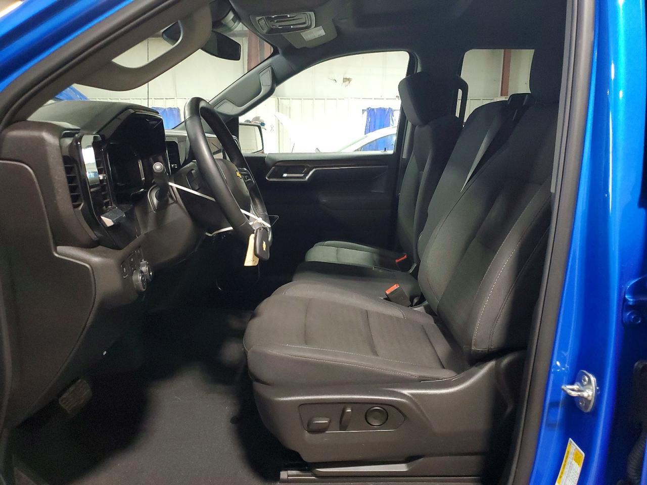 2025 CHEVROLET Silverado