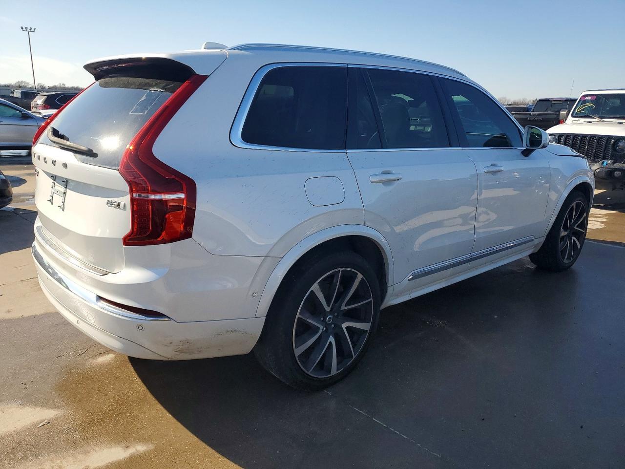 2023 VOLVO XC90