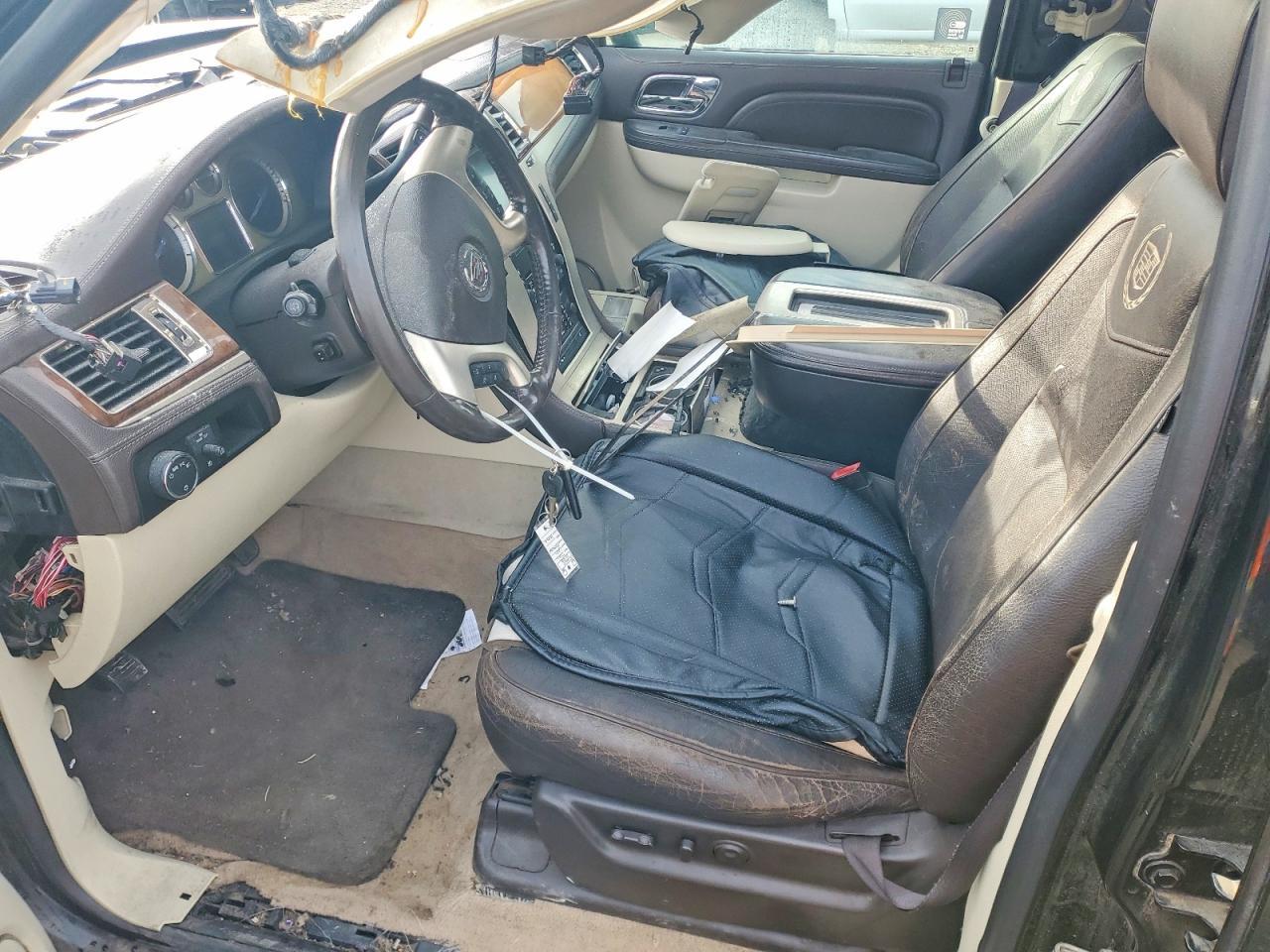 2010 CADILLAC ESCALADE