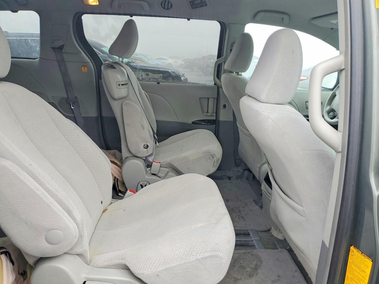 2013 TOYOTA SIENNA