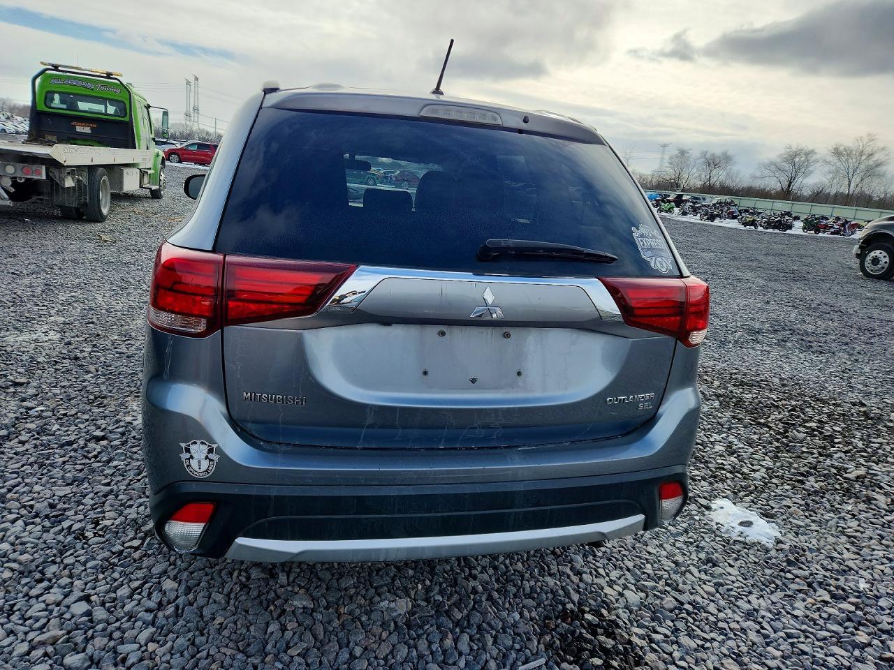 2016 MITSUBISHI outlander