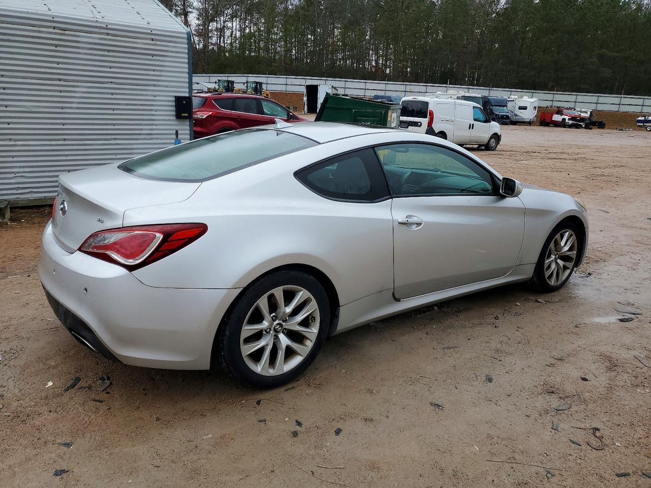 2013 HYUNDAI GENESIS