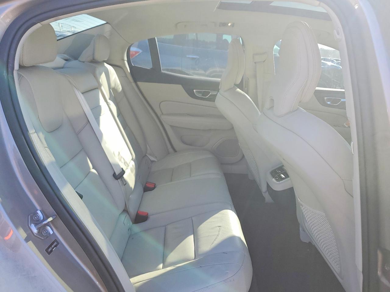 2021 VOLVO S60