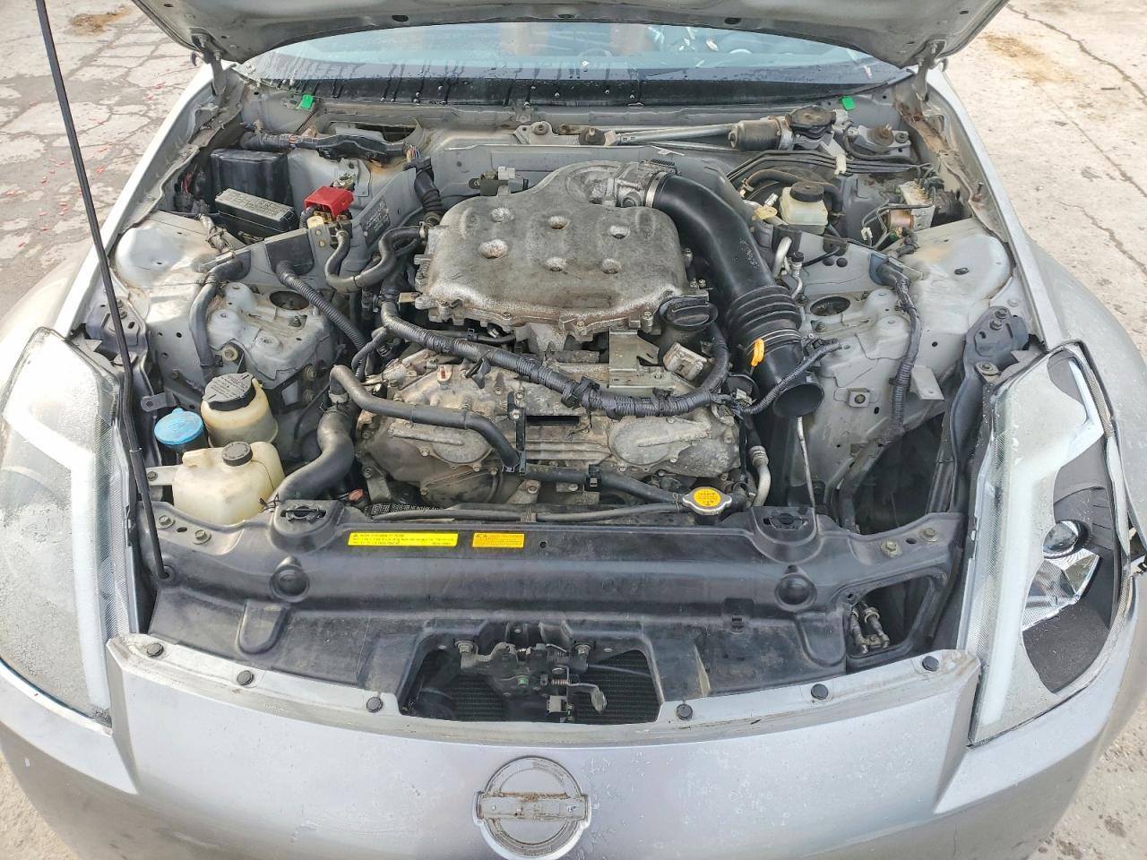2004 NISSAN Z
