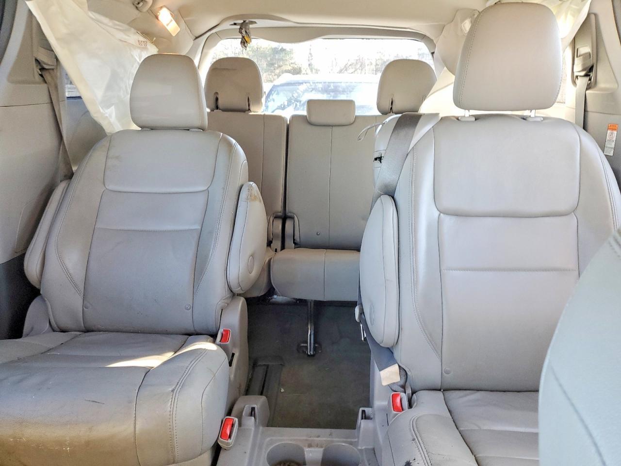 2015 TOYOTA SIENNA