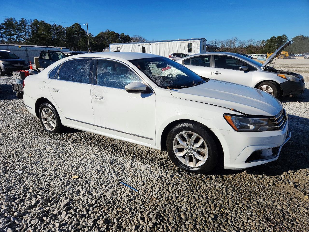 2017 VOLKSWAGEN Passat