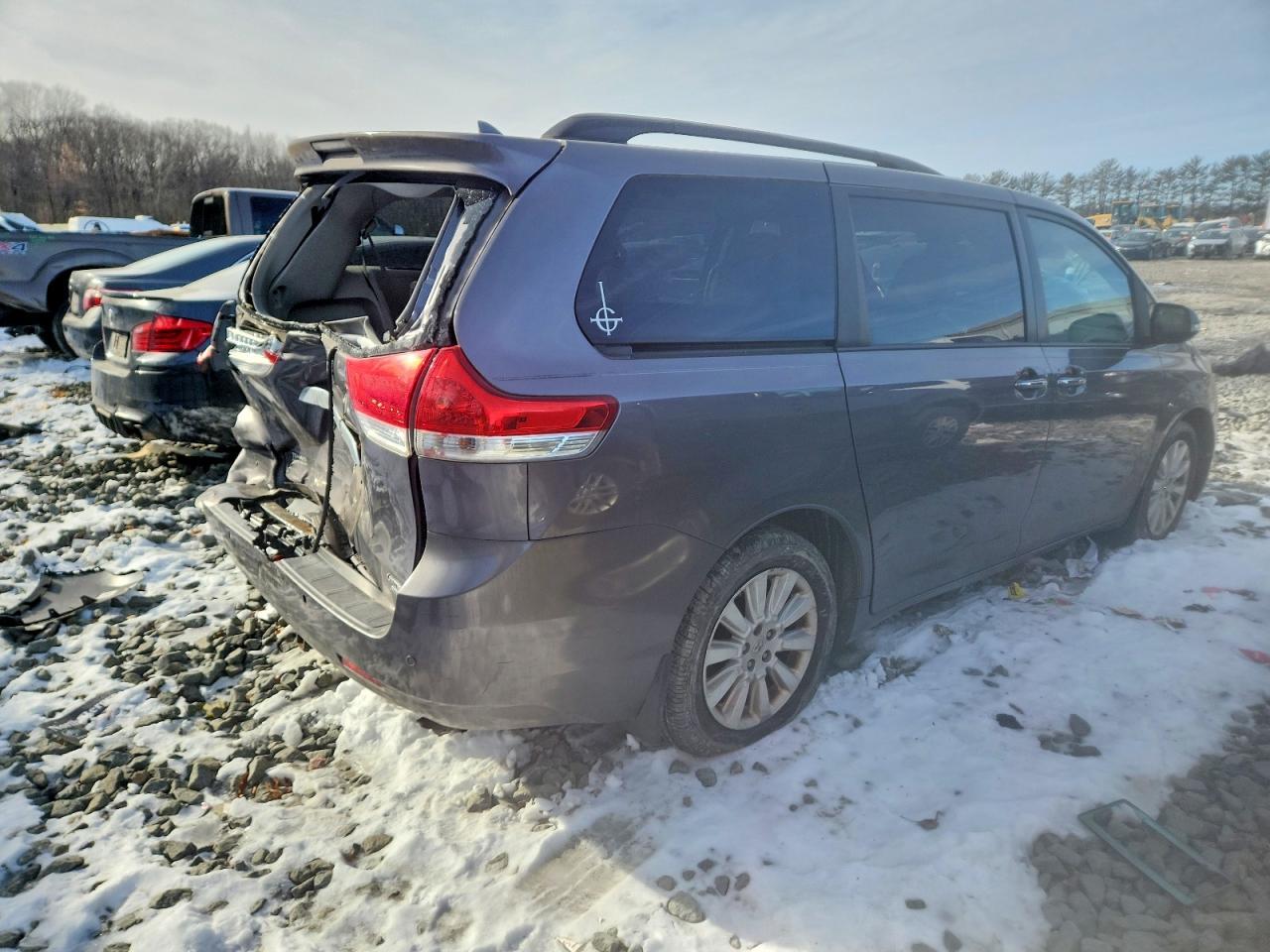 2013 TOYOTA SIENNA