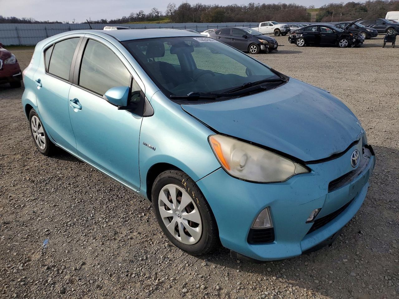 2013 TOYOTA Prius c