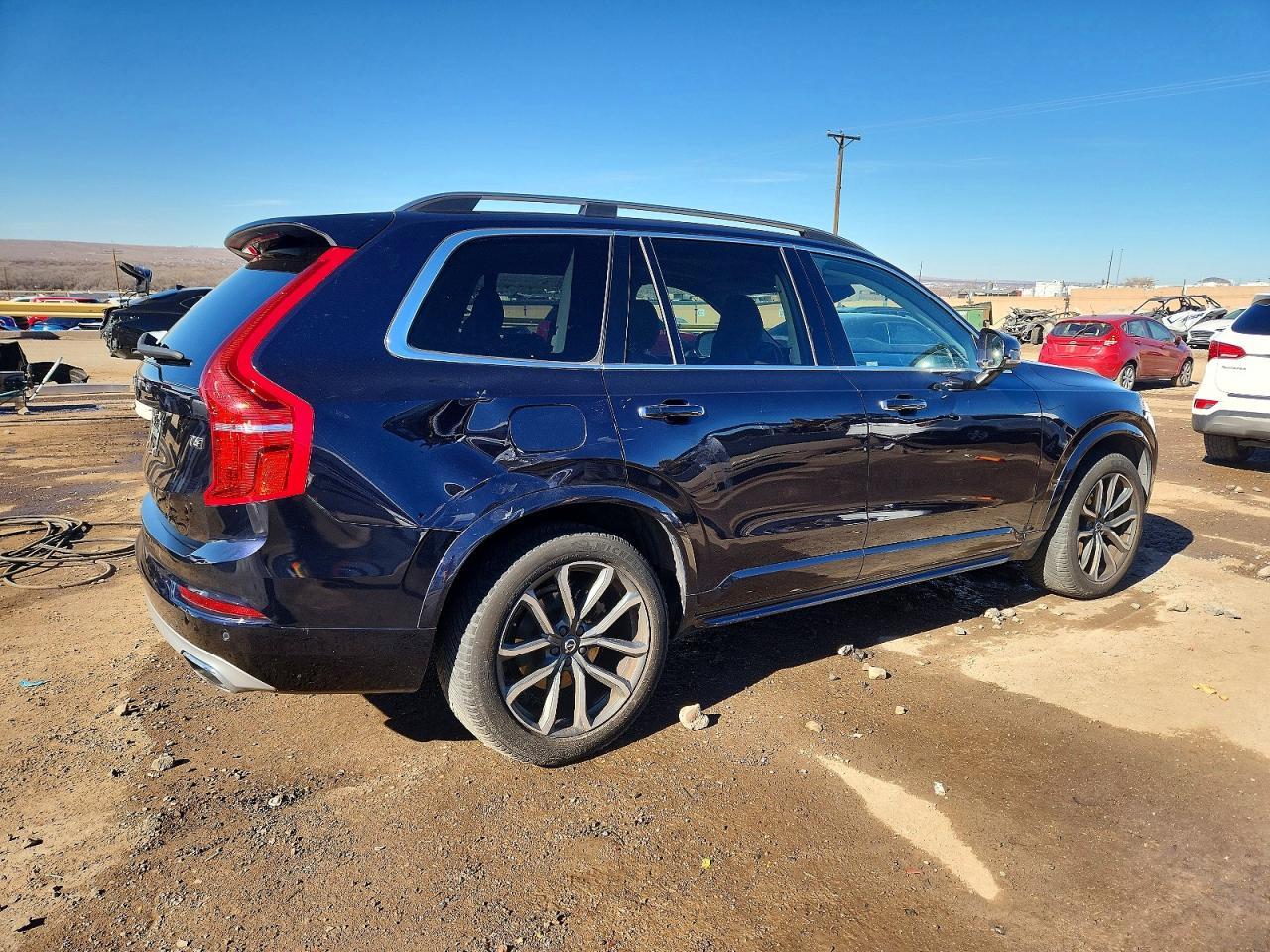 2017 VOLVO XC90