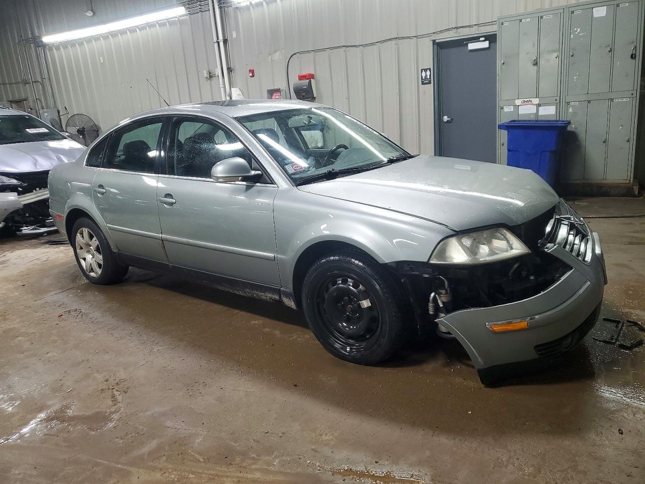 2005 VOLKSWAGEN Passat