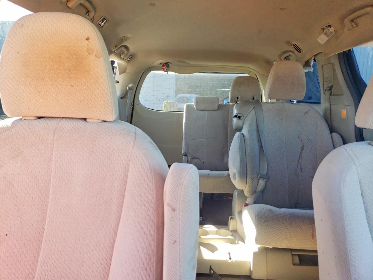 2012 TOYOTA SIENNA