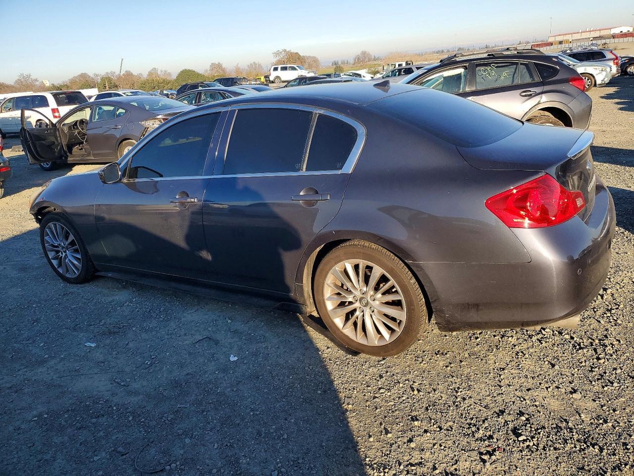 2011 INFINITI G37