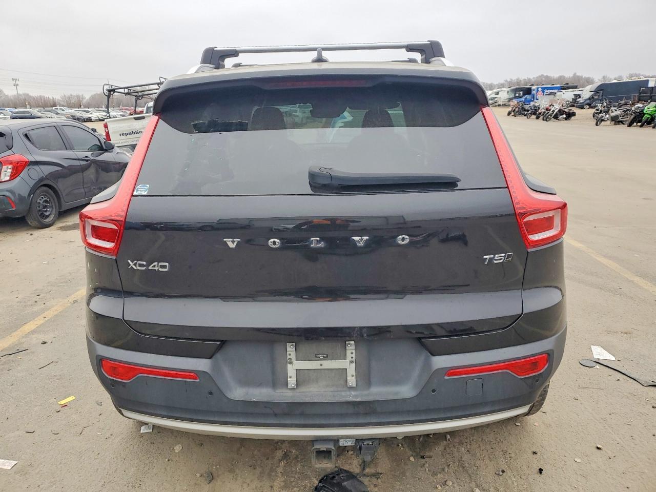 2019 VOLVO XC40