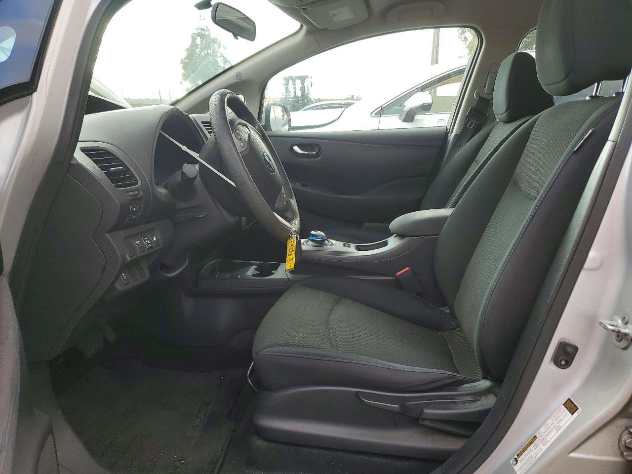 2016 NISSAN LEAF