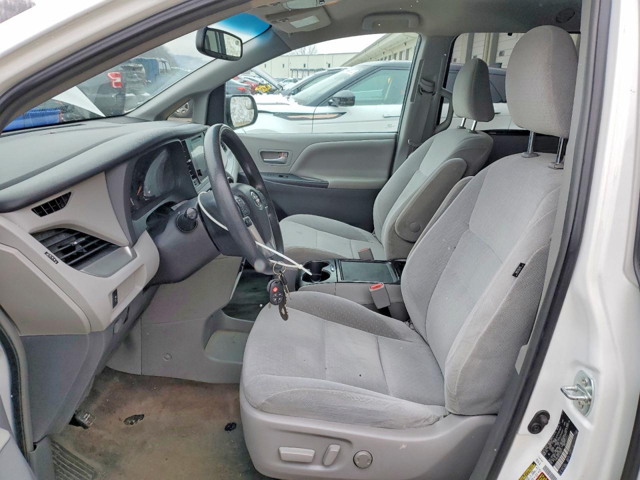 2015 TOYOTA SIENNA