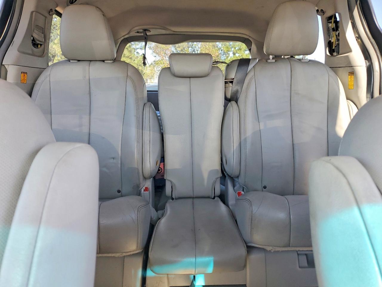 2014 TOYOTA SIENNA