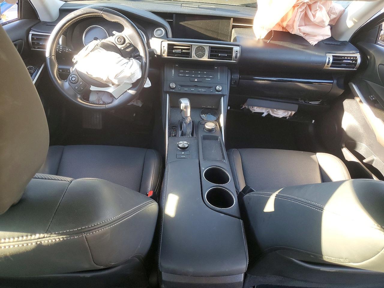 2016 LEXUS IS 200t