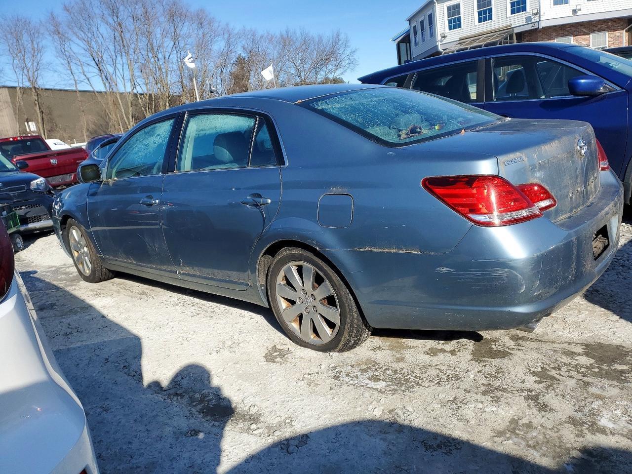 2005 TOYOTA Avalon