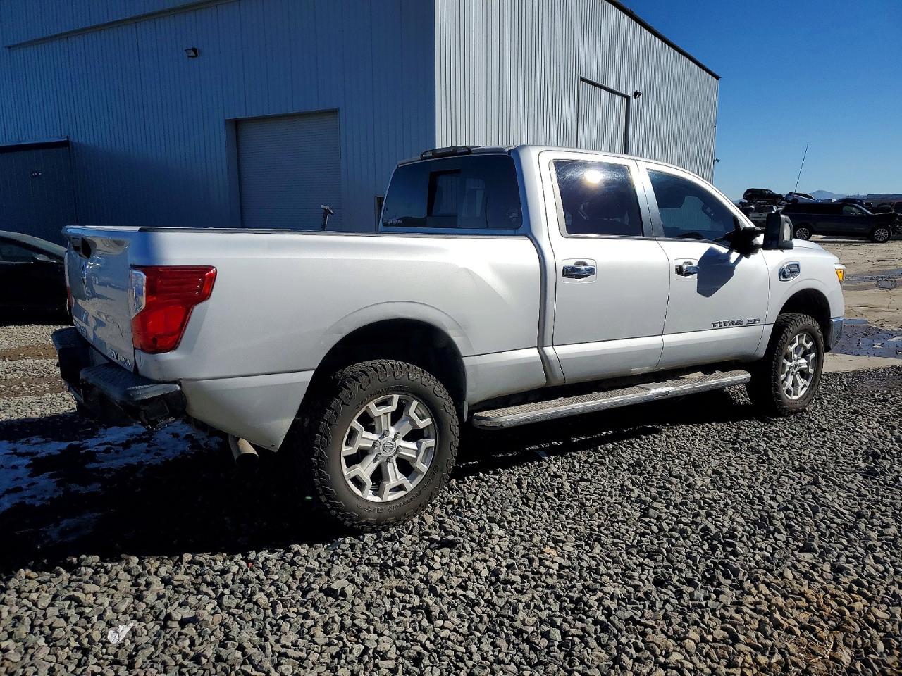 2016 NISSAN Titan