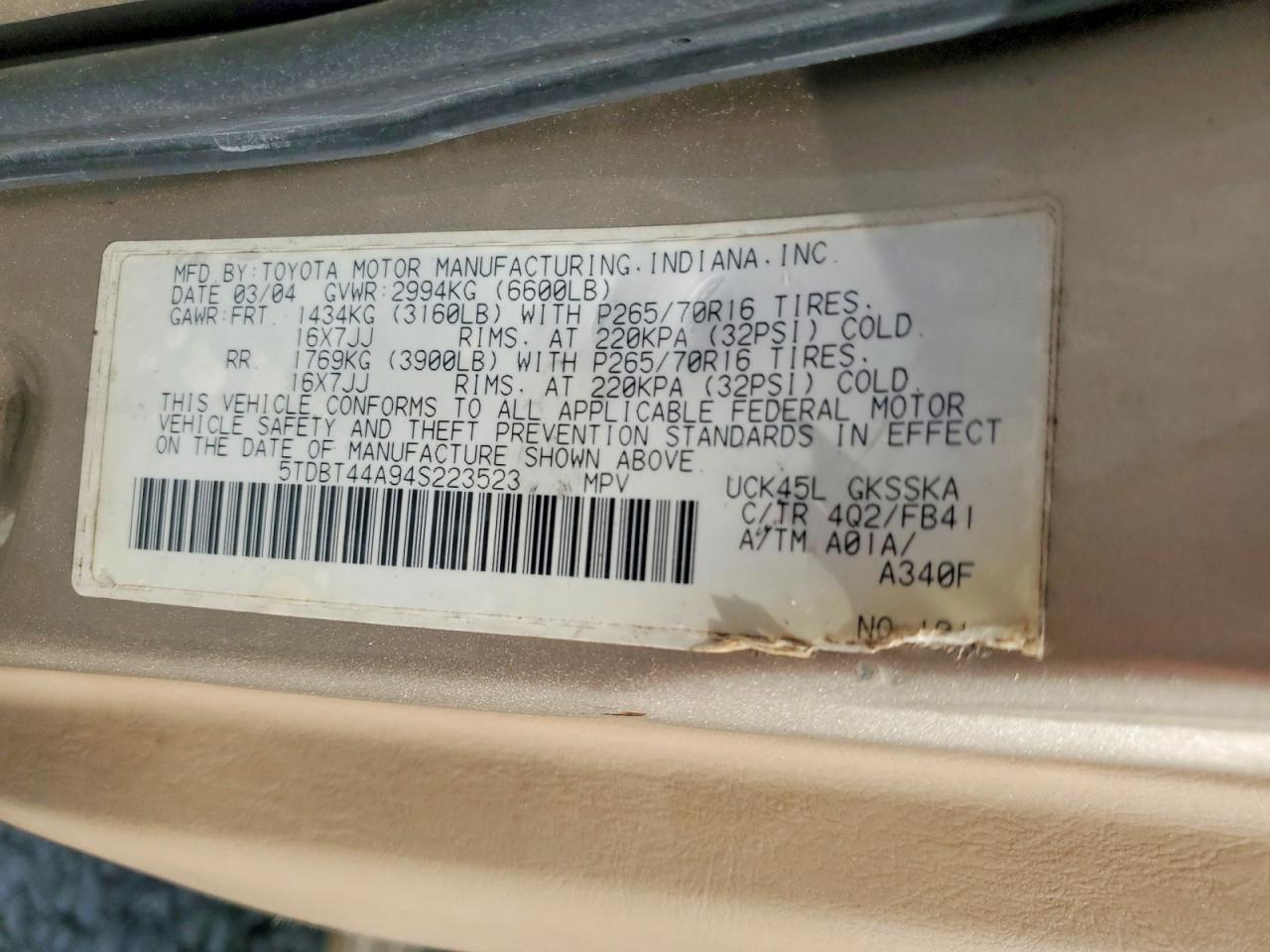 2004 TOYOTA Sequoia