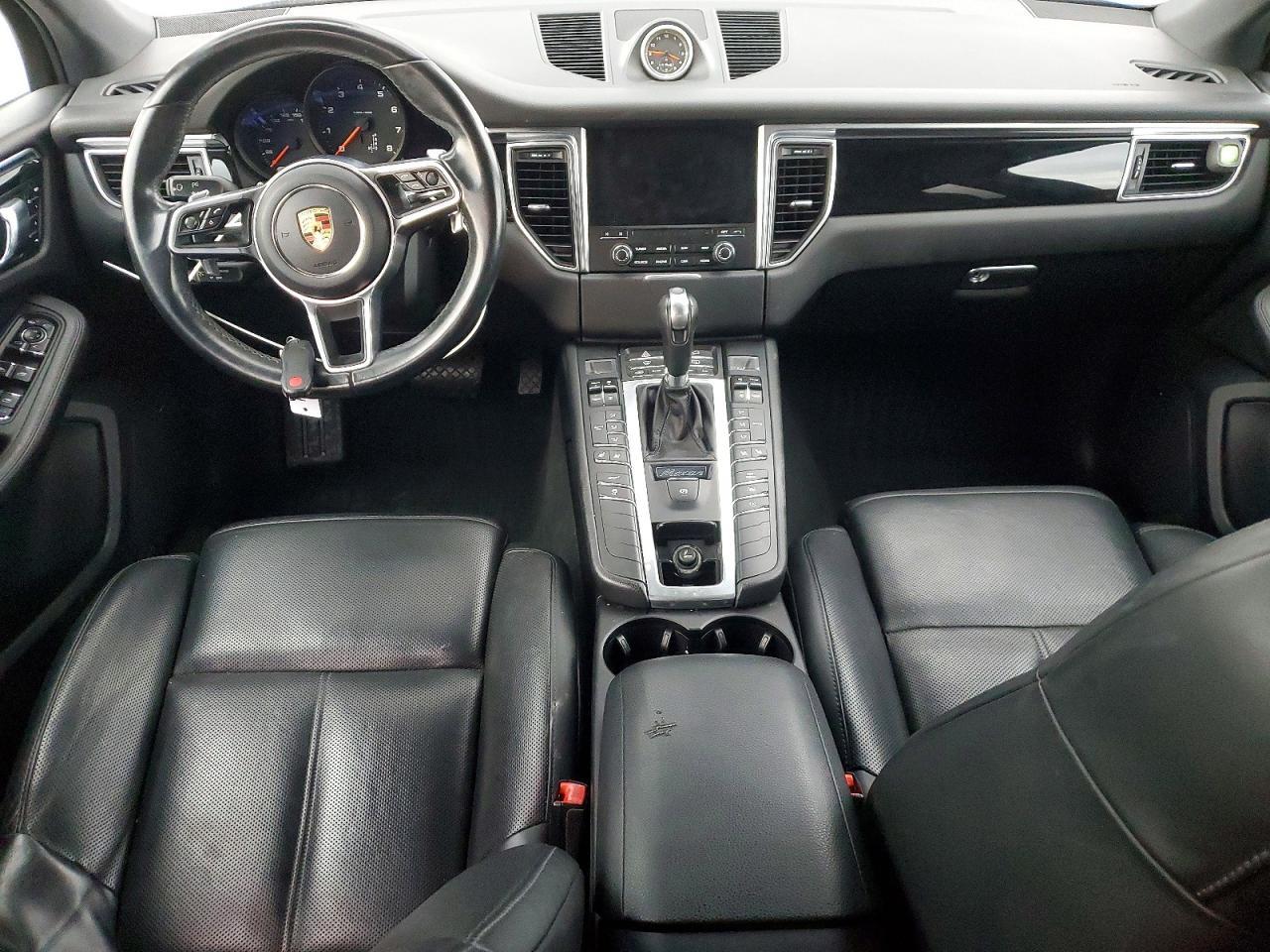 2017 PORSCHE Macan