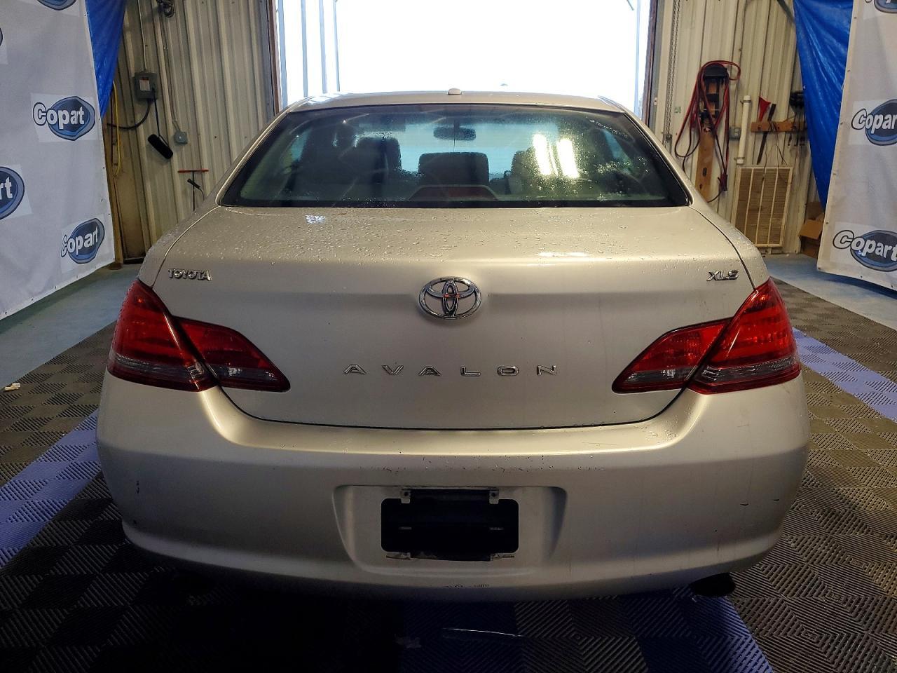 2010 TOYOTA Avalon