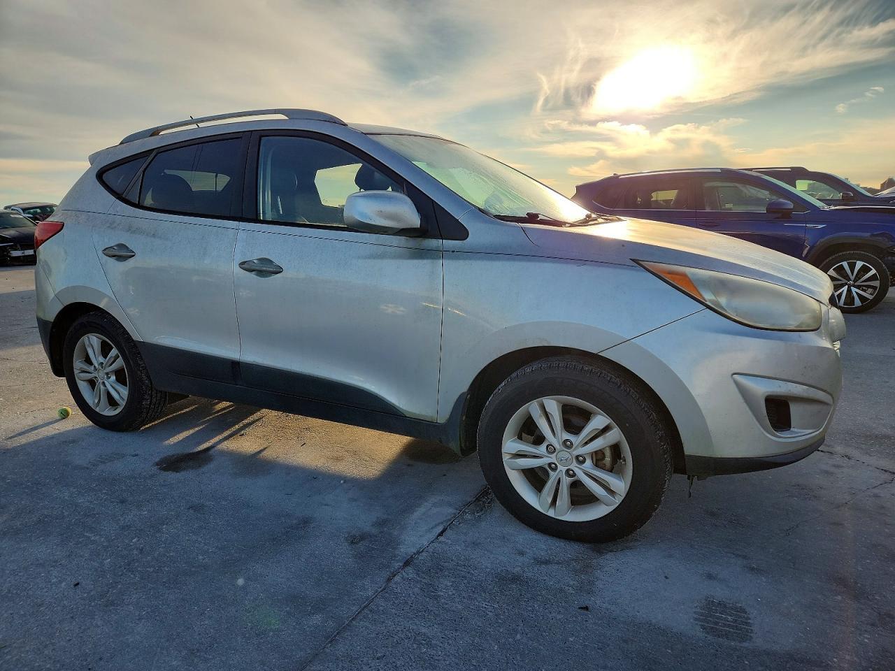 2010 HYUNDAI TUCSON