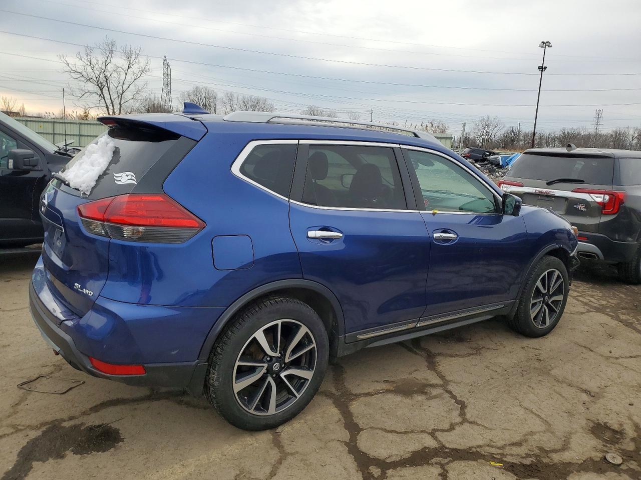 2017 NISSAN ROGUE