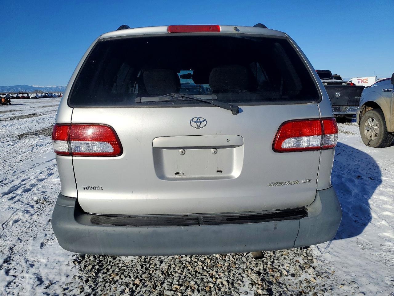 2002 TOYOTA SIENNA