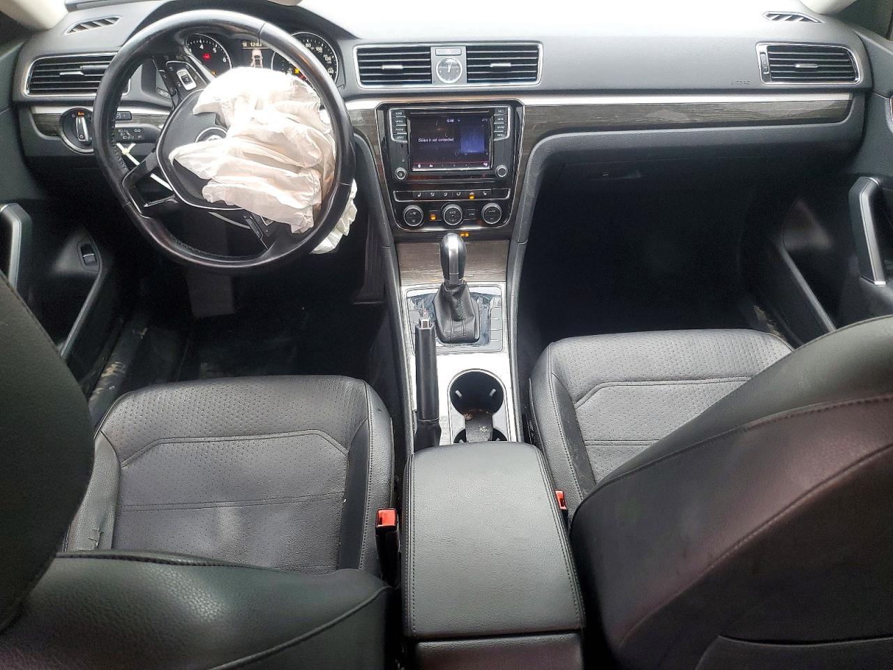 2016 VOLKSWAGEN Passat