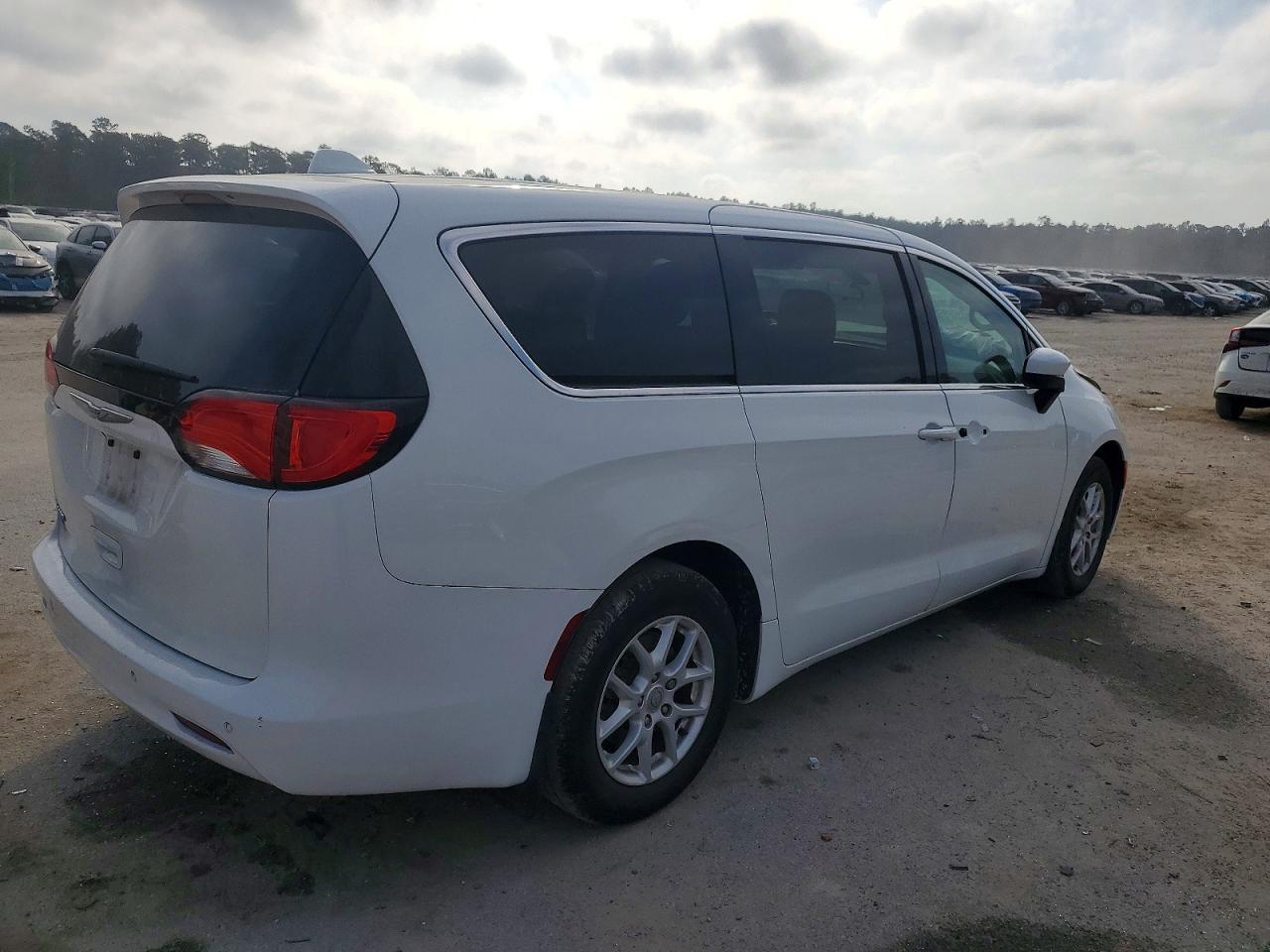 2020 CHRYSLER Voyager