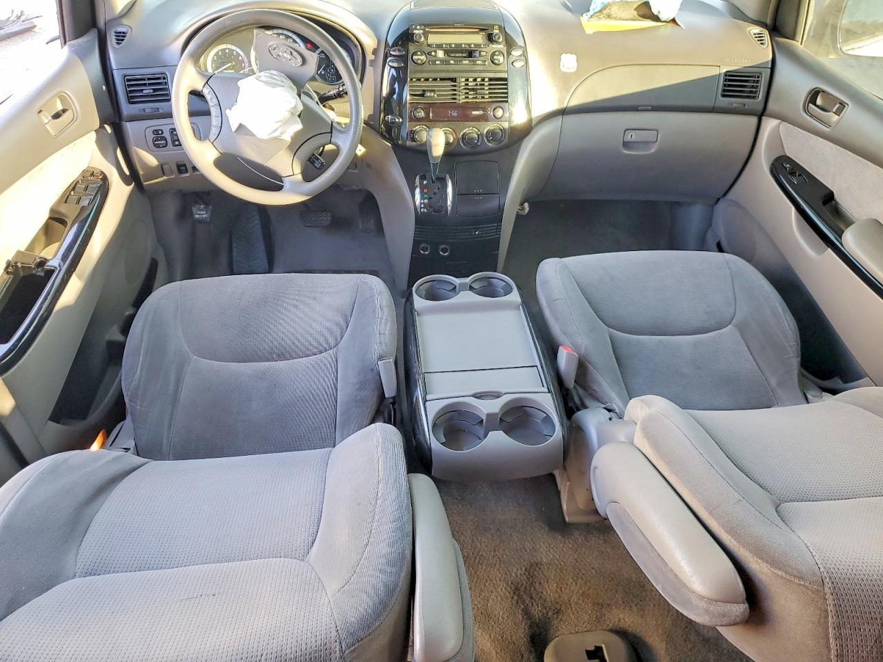 2004 TOYOTA SIENNA