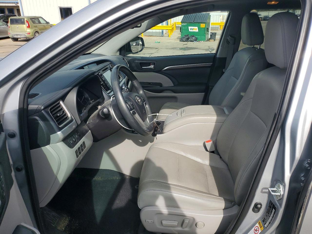 2016 TOYOTA HIGHLANDER