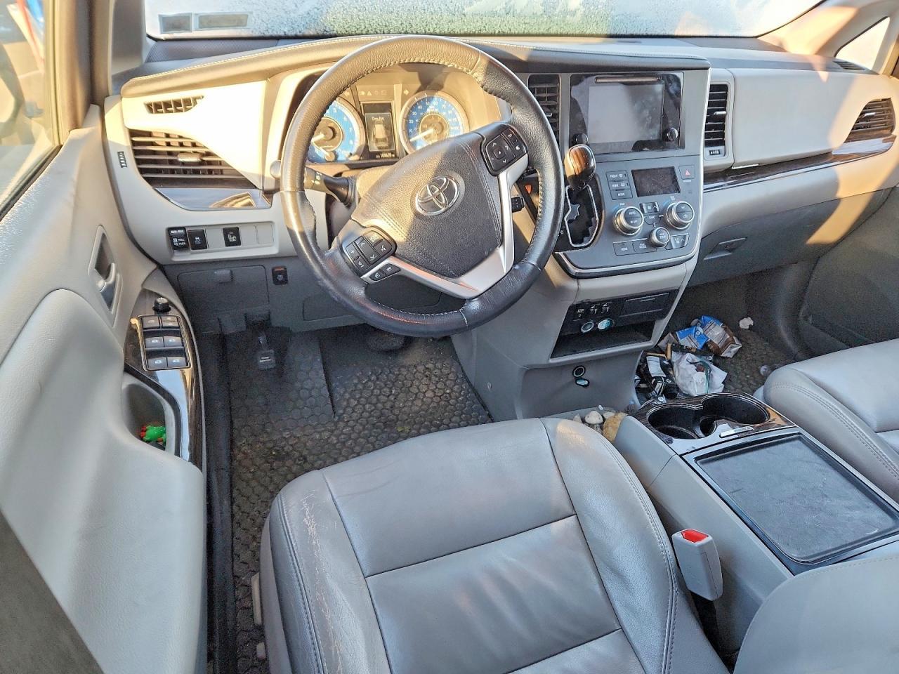 2017 TOYOTA SIENNA