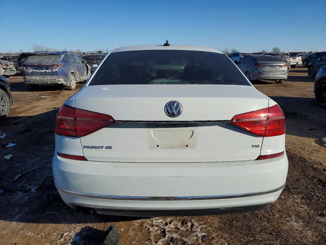 2016 VOLKSWAGEN Passat