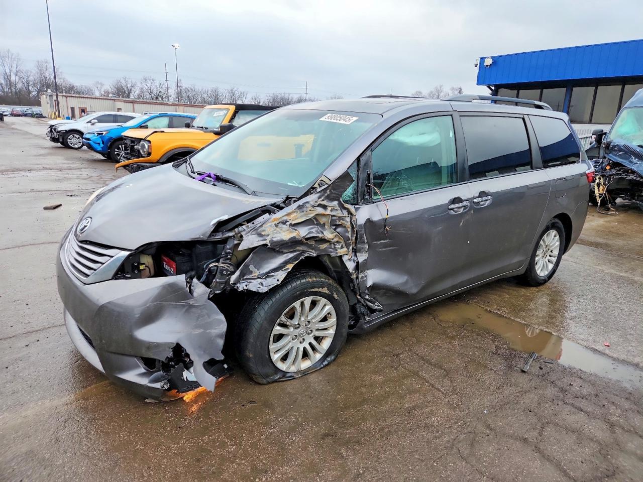 2017 TOYOTA SIENNA
