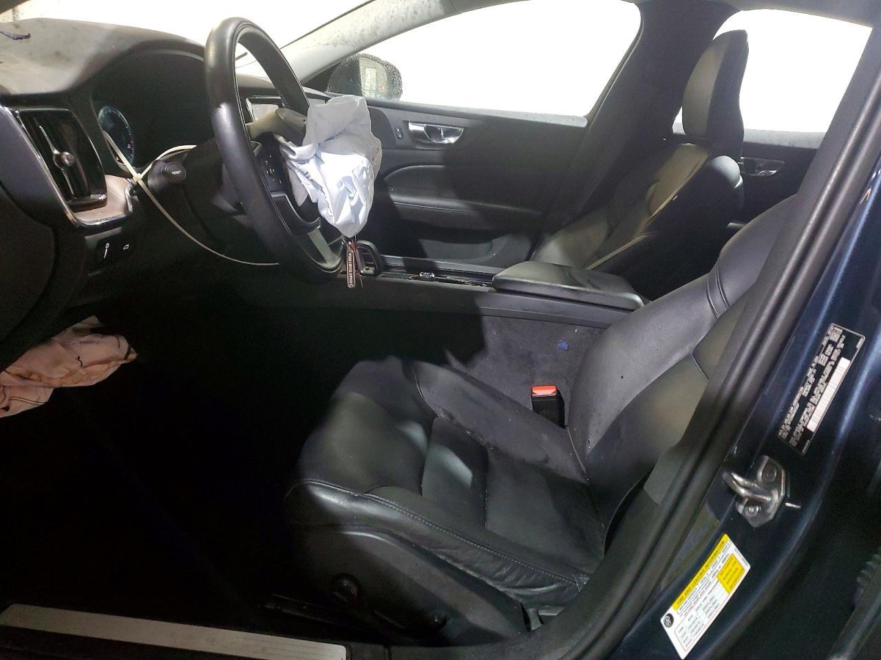 2022 VOLVO S60