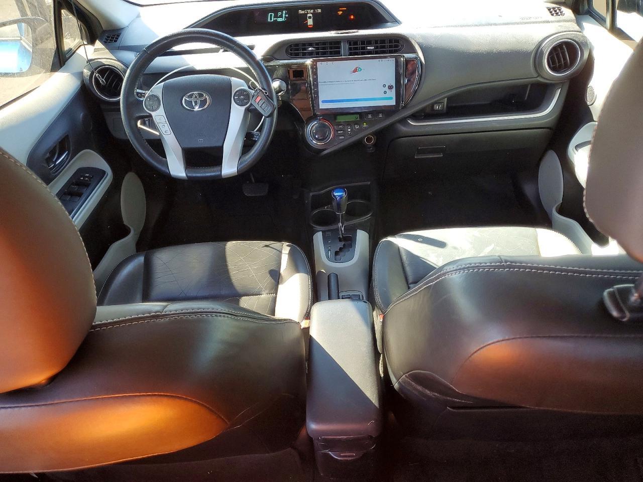 2014 TOYOTA Prius c