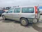 2001 VOLVO V70