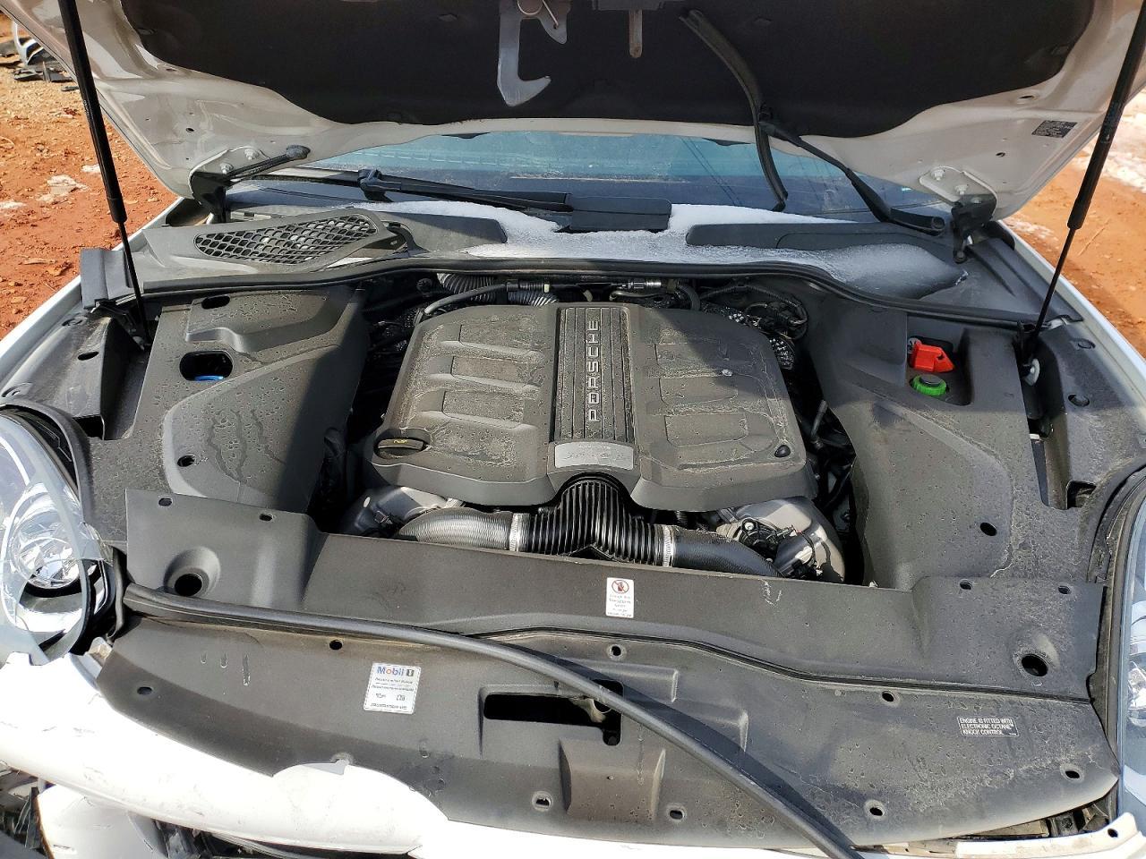 2016 PORSCHE CAYENNE
