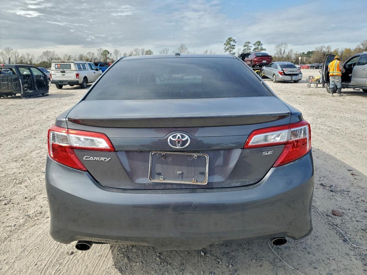2014 TOYOTA CAMRY