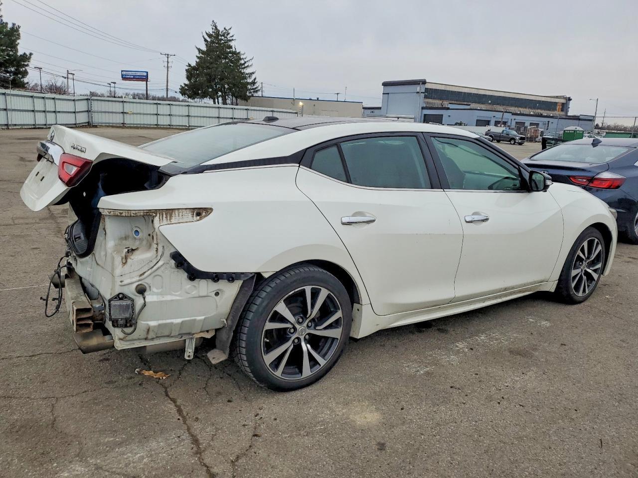 2016 NISSAN Maxima