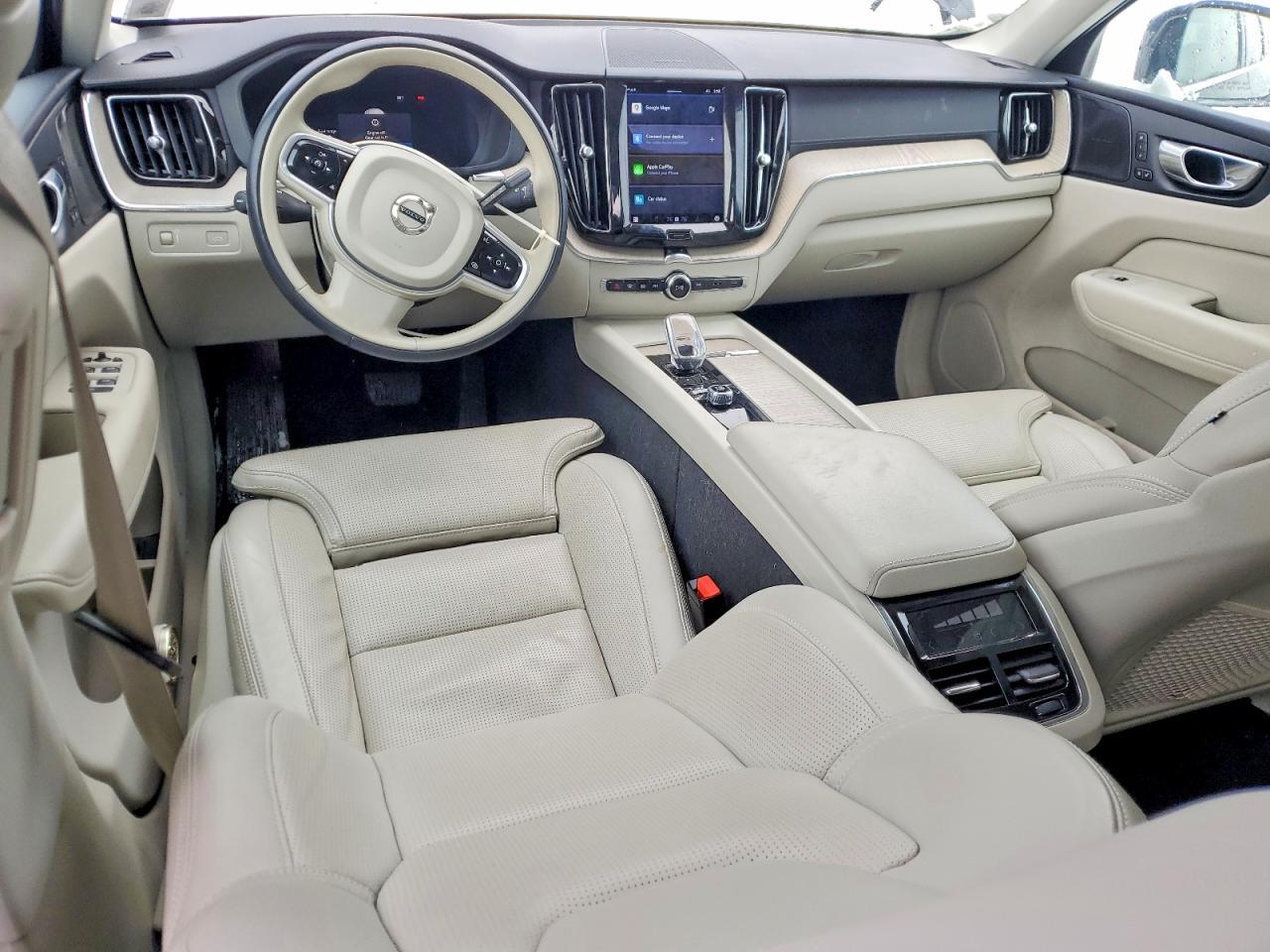 2022 VOLVO XC60