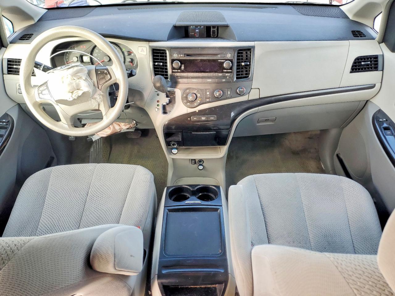 2011 TOYOTA SIENNA