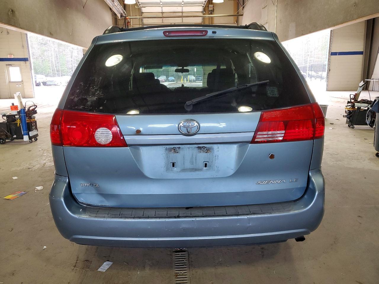 2005 TOYOTA SIENNA