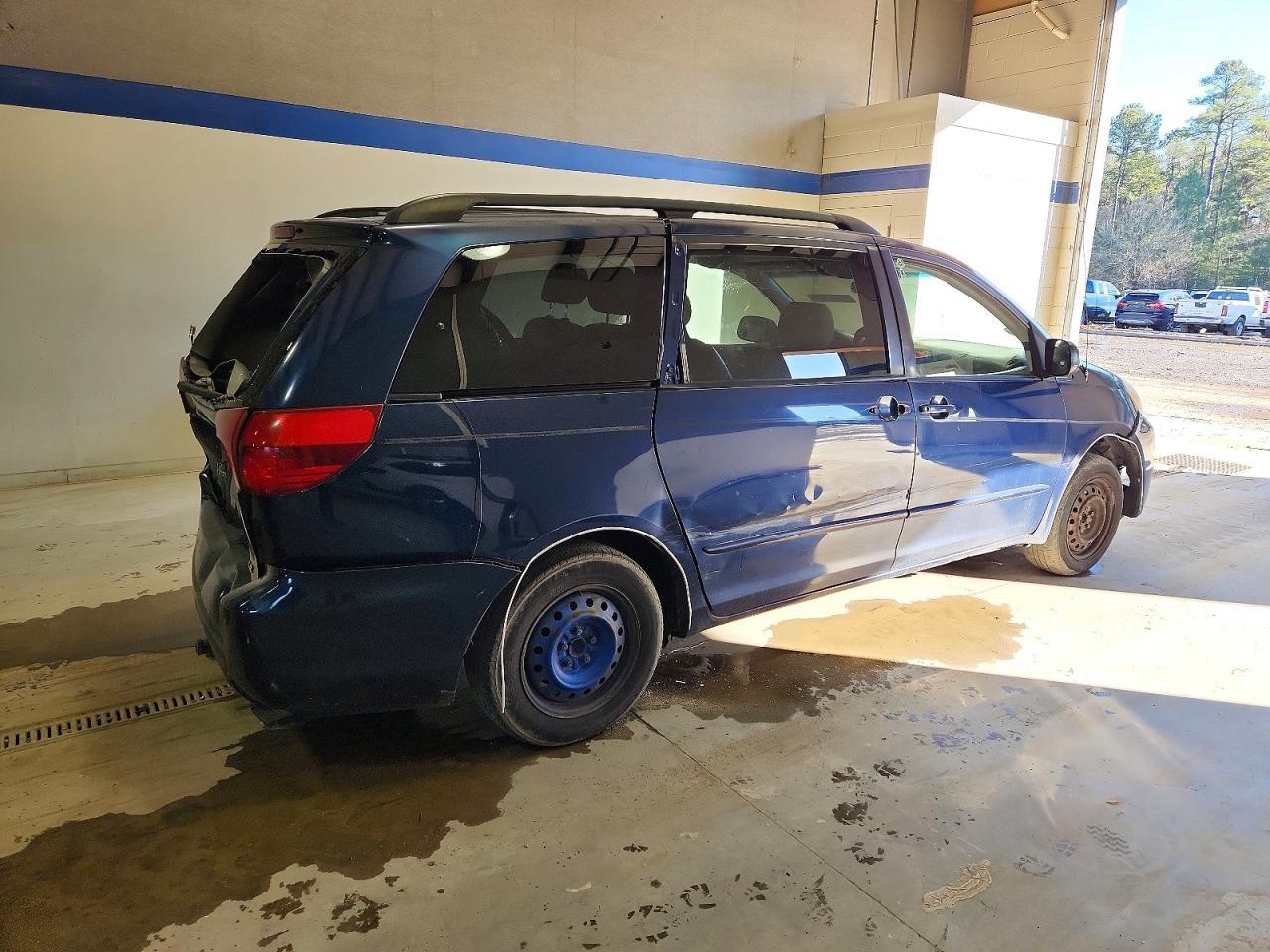 2004 TOYOTA SIENNA
