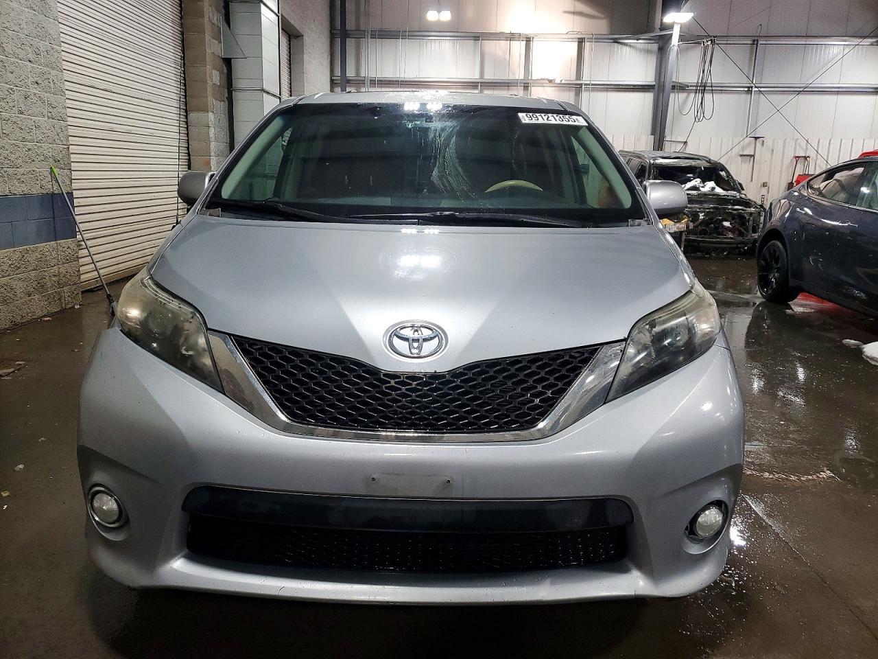 2013 TOYOTA SIENNA