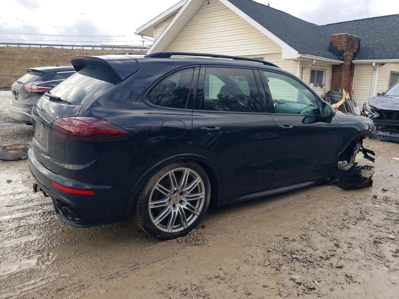2017 PORSCHE CAYENNE