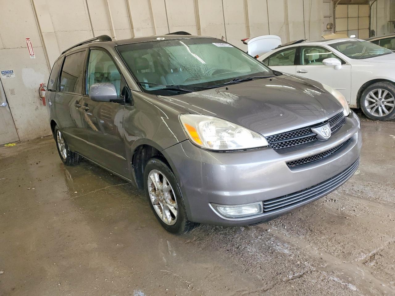 2005 TOYOTA SIENNA