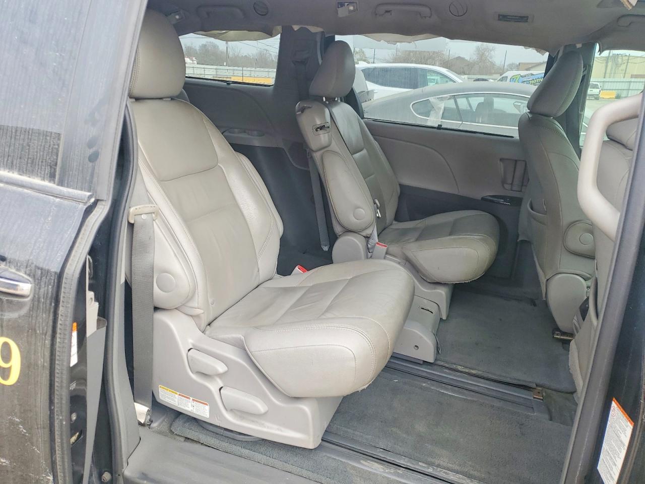 2015 TOYOTA SIENNA